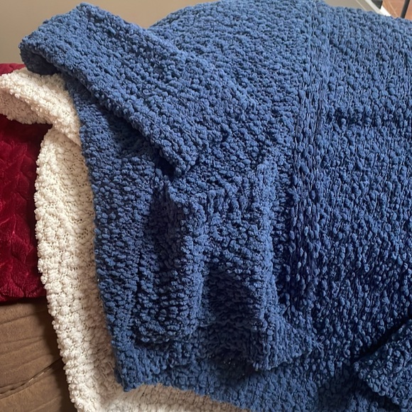 A chunky longline cardigan featuring long sleeves and an oversized fit. Small - Picture 5 of 6